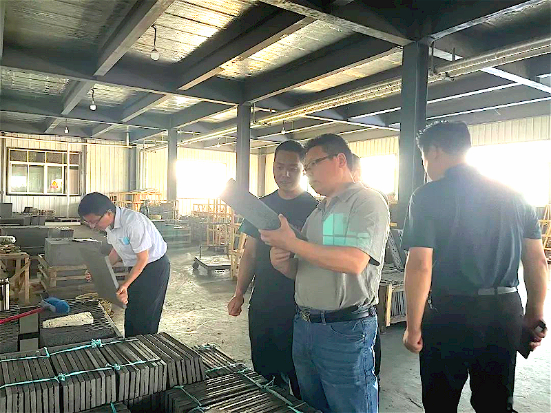 用“匠心”贏“真心”——市領導蒞臨萬堂工廠參觀考察